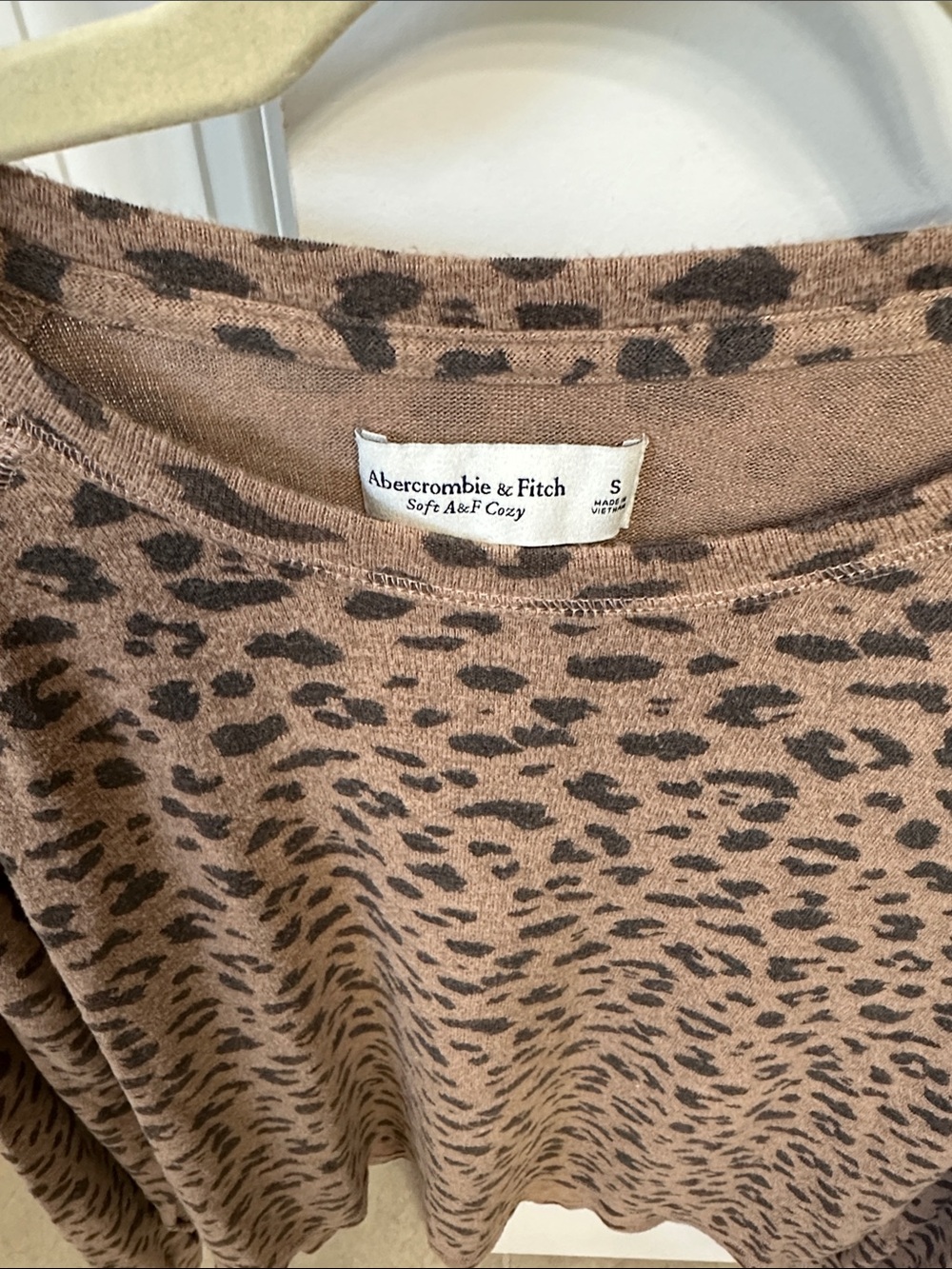 Abercrombie & Fitch Brown Leopard Print Crewneck Tshirt - Picture 2 of 2